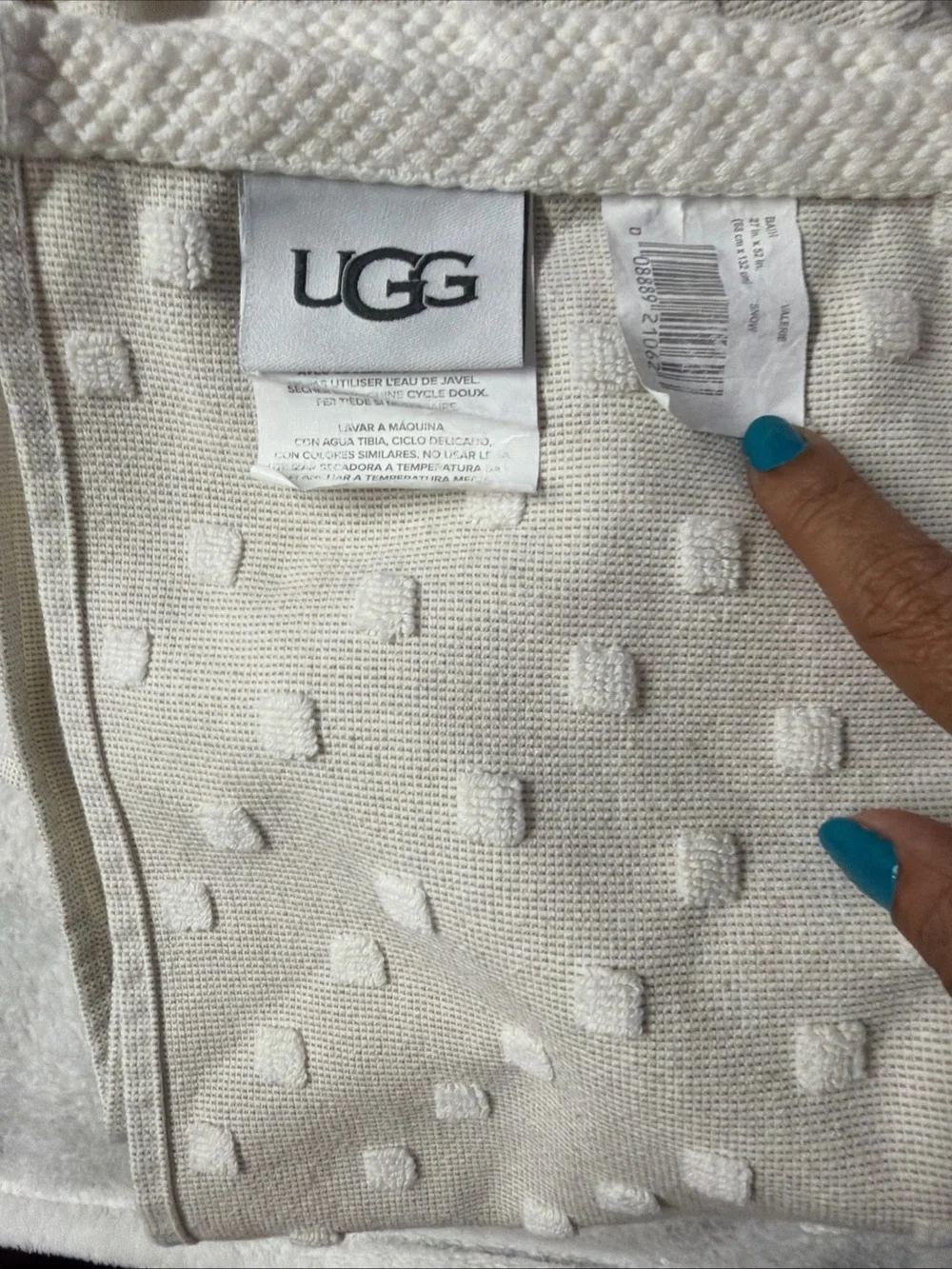UGG Bath Towel 27”x52” 100%Cotton textured rare snow Valerie